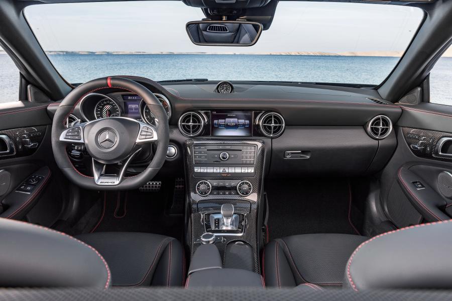 Торпедо Mercedes-AMG SLC43 2016 года  (фото 21 из 40)